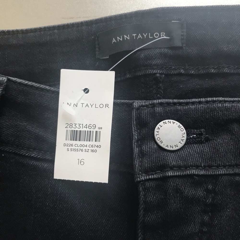 NWT Ann Taylor high rise straight jeans in Black